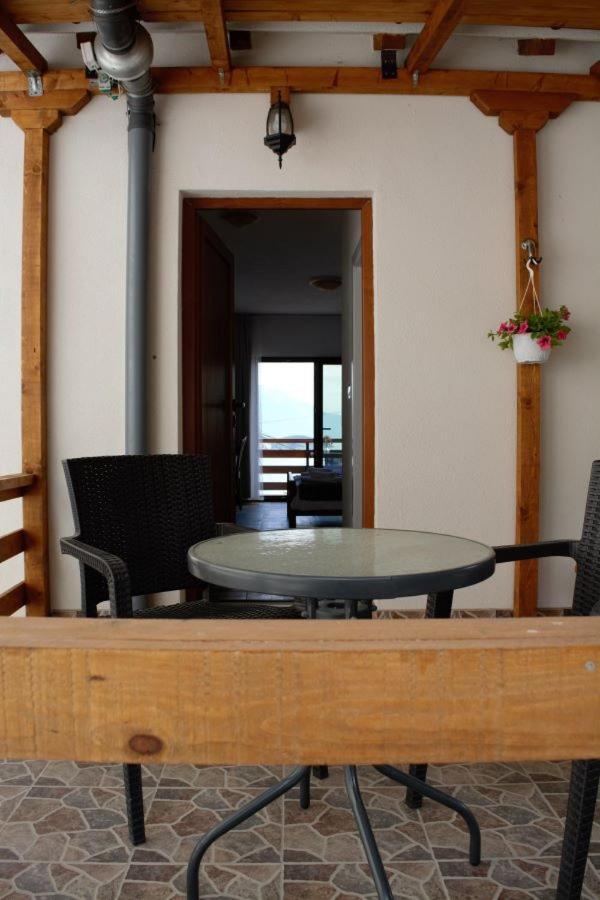 Villa Scandik Ohrid Bagian luar foto